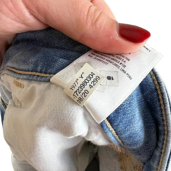 AEO • Medium Wash Distressed Raw Hem Jegging - Picture 8 of 10